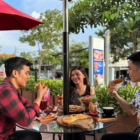 Bess Mansion Hotel Surabaya Wonotjolo Εξωτερικό φωτογραφία