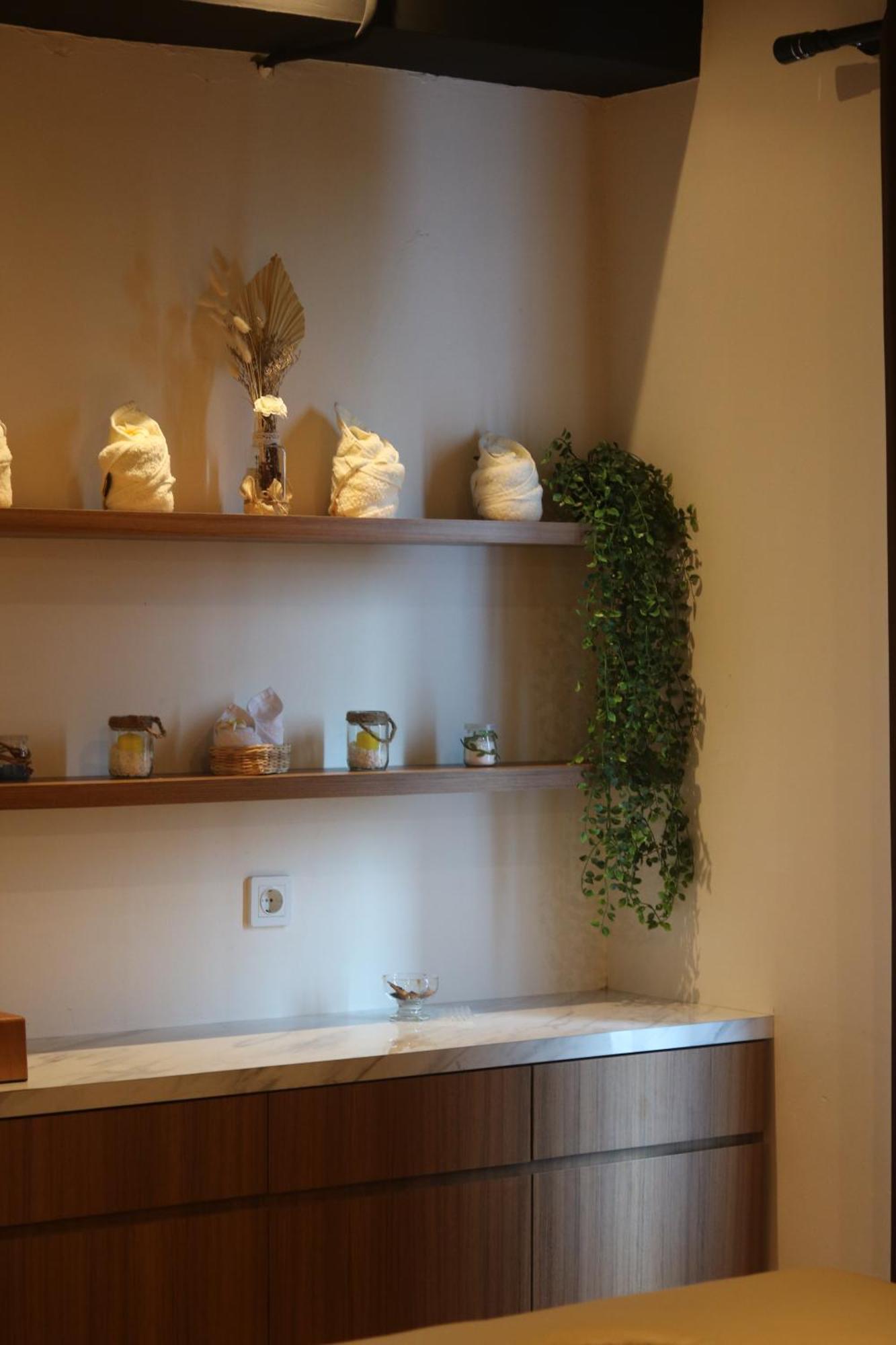 Bess Mansion Hotel Surabaya Wonotjolo Εξωτερικό φωτογραφία